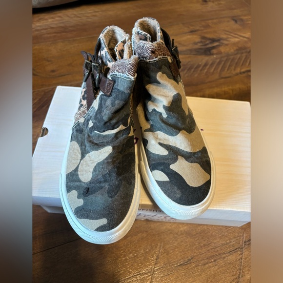 Worn once* Blowfish Makome Sneakers Size 7 - Picture 2 of 6